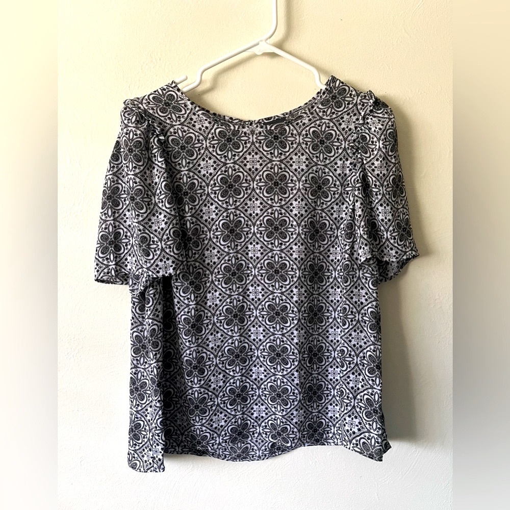 Worthington Black And White Patterned Blouse